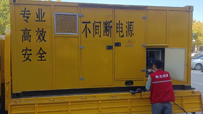 靖西柴油发电机组和UPS电源配合使用时，如何避免切换过程中的电力中断？