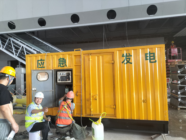 靖西怎样判断空气滤清器是否需要更换？